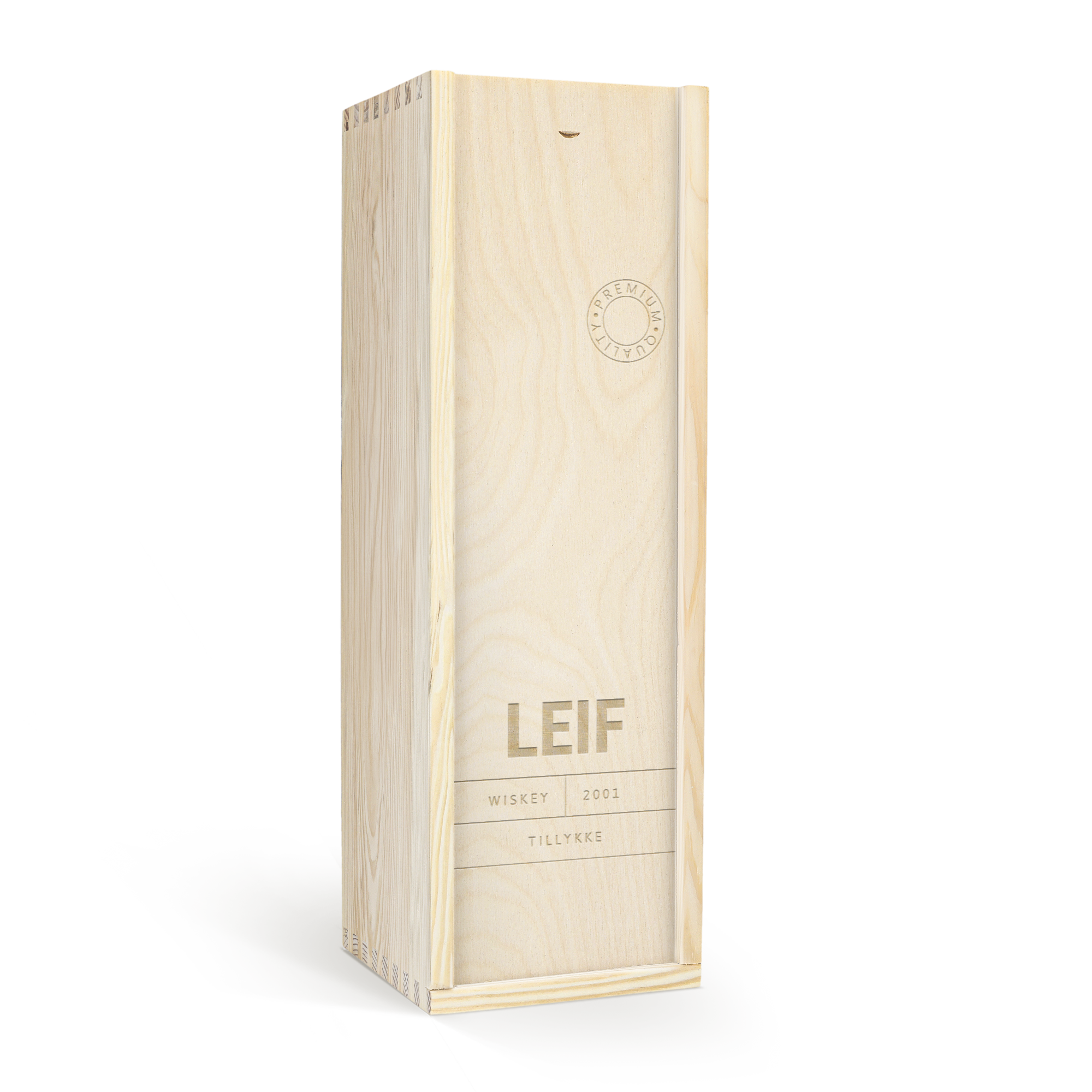 En Balvenie whisky i indgraveret trææske med navnet LEIF, teksten WISKEY 2001 TILLYKKE, personliggjort med lasergravering.