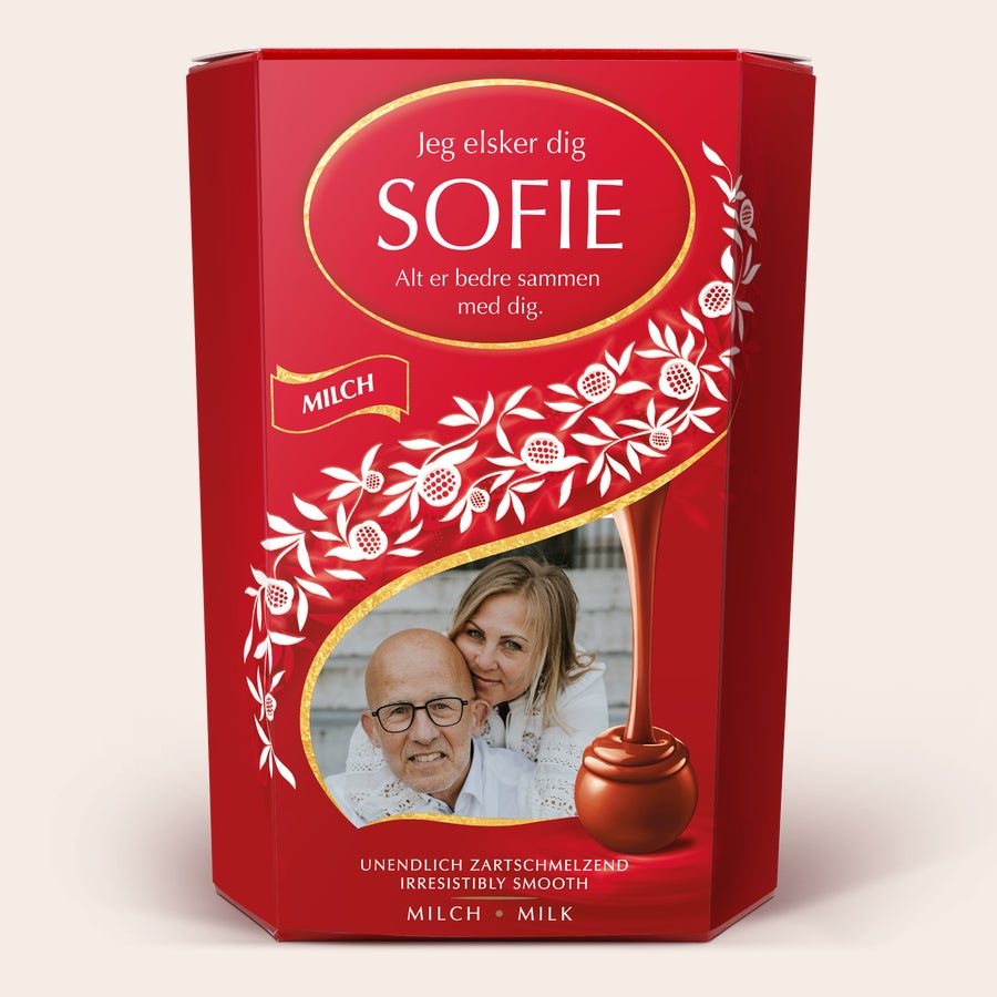 Gaveæske med Lindt-chokolade Lindt chokolade gaveæske trykt med billedet af et par og navnet SOFIE til chokolade elskere