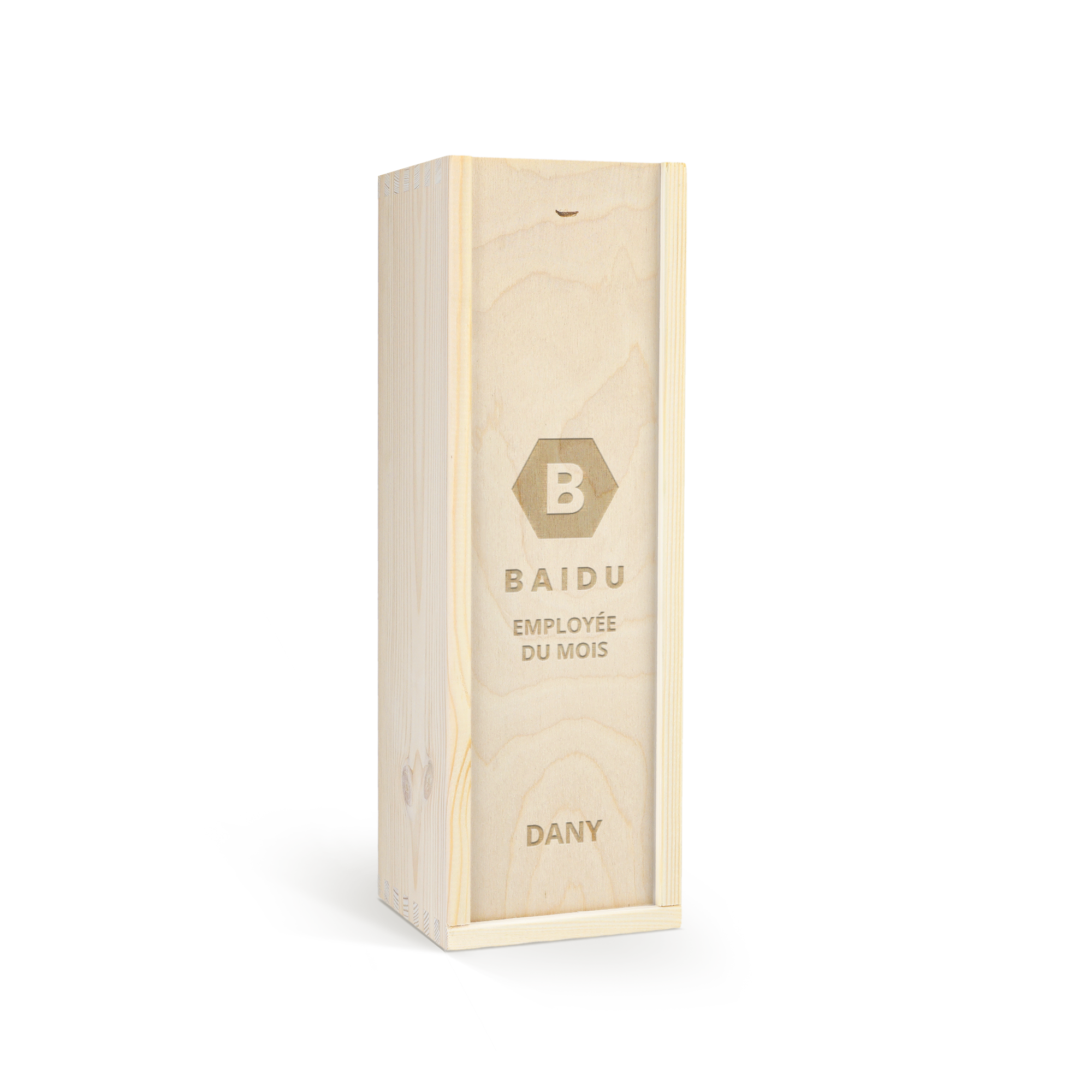 Cadeau Cava Palau Gazo personnalisé dans un coffret en bois gravé avec le texte Employée du mois et Dany