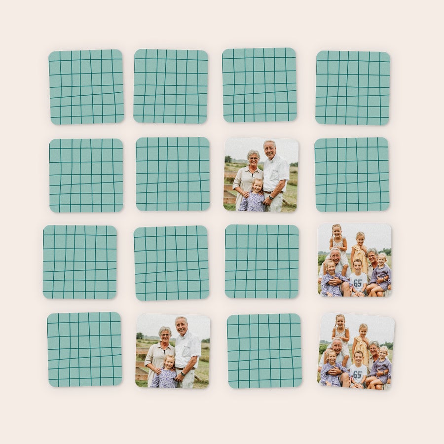 Juego de memoria de fotos - 15x2 Juego de memoria personalizado con varias cartas ilustradas con fotos de familia y otras con patrones verdes