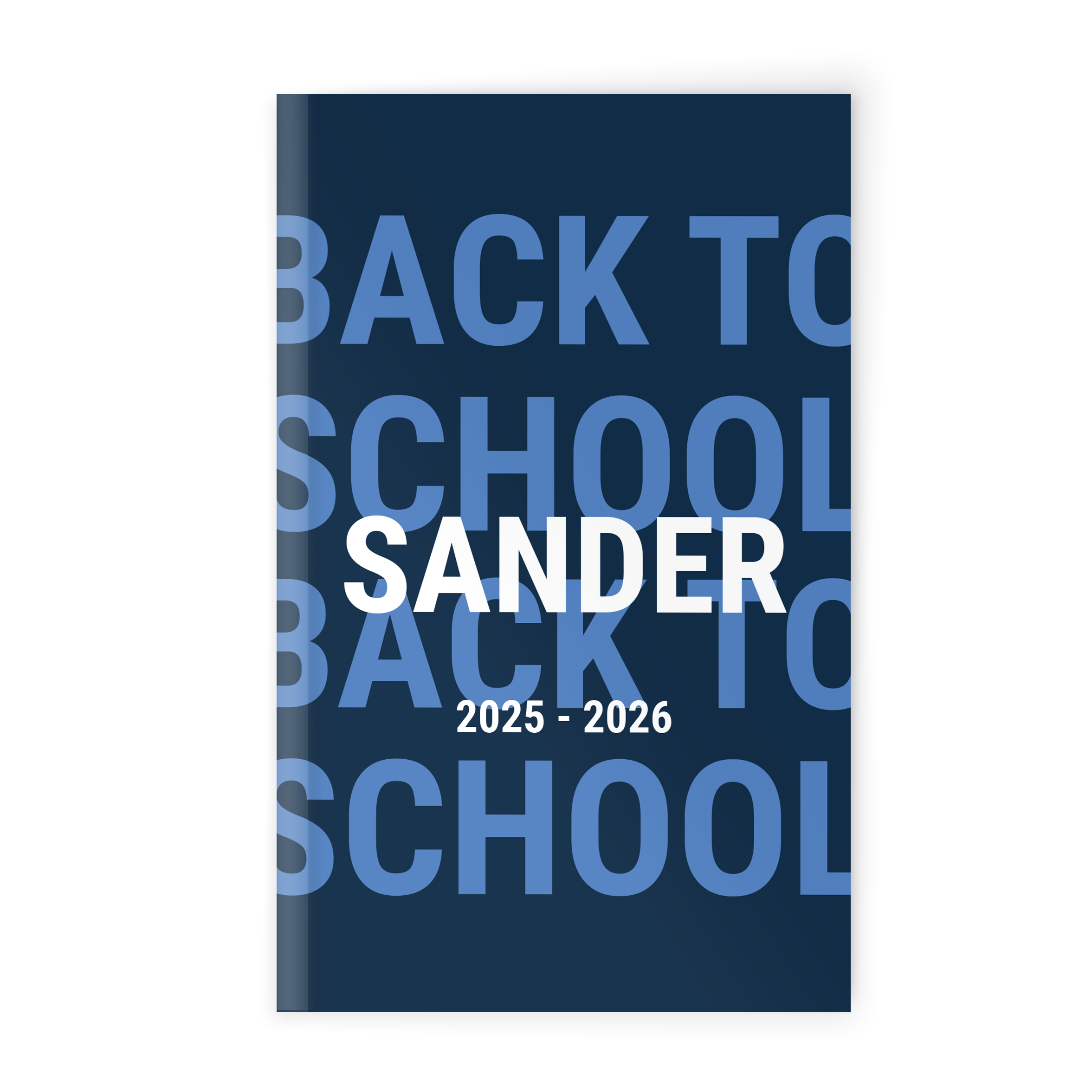 Donkerblauwe schoolagenda 2025-2026 bedrukt met "Back to School" en de naam Sander.