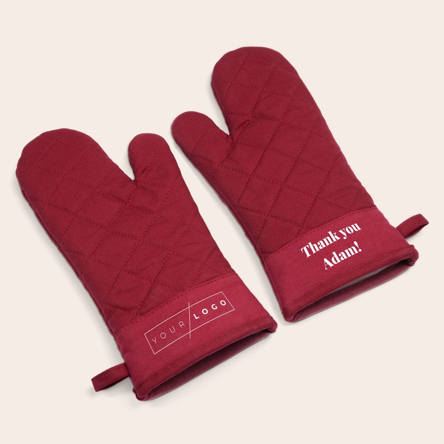Conjunto de luvas de forno personalizadas Par de luvas de forno vermelhas personalizáveis com texto impresso. Surpreenda o seu mestre da culinária.