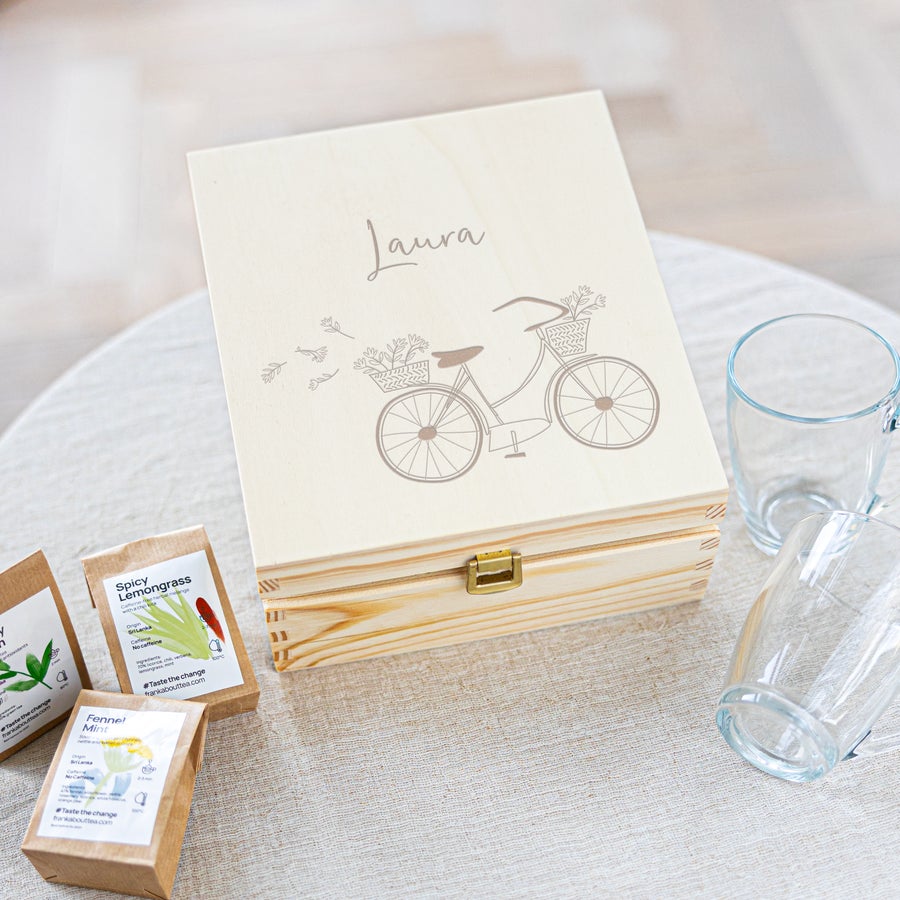 Frank about tea - Engraved wooden tea box with 2 glasses & 3 types of tea Frank about tea - Engraved wooden tea box with 2 glasses & 3 types of tea