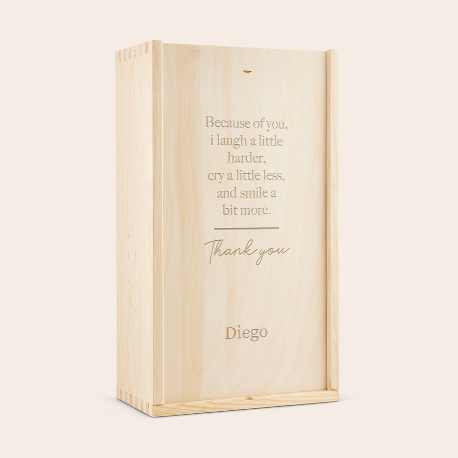 Whisky Gentleman Jack Bourbon personalizado Caja de regalo de madera grabada con texto “Because of you...” y el nombre “Diego” para botella de whisky Gentleman Jack.