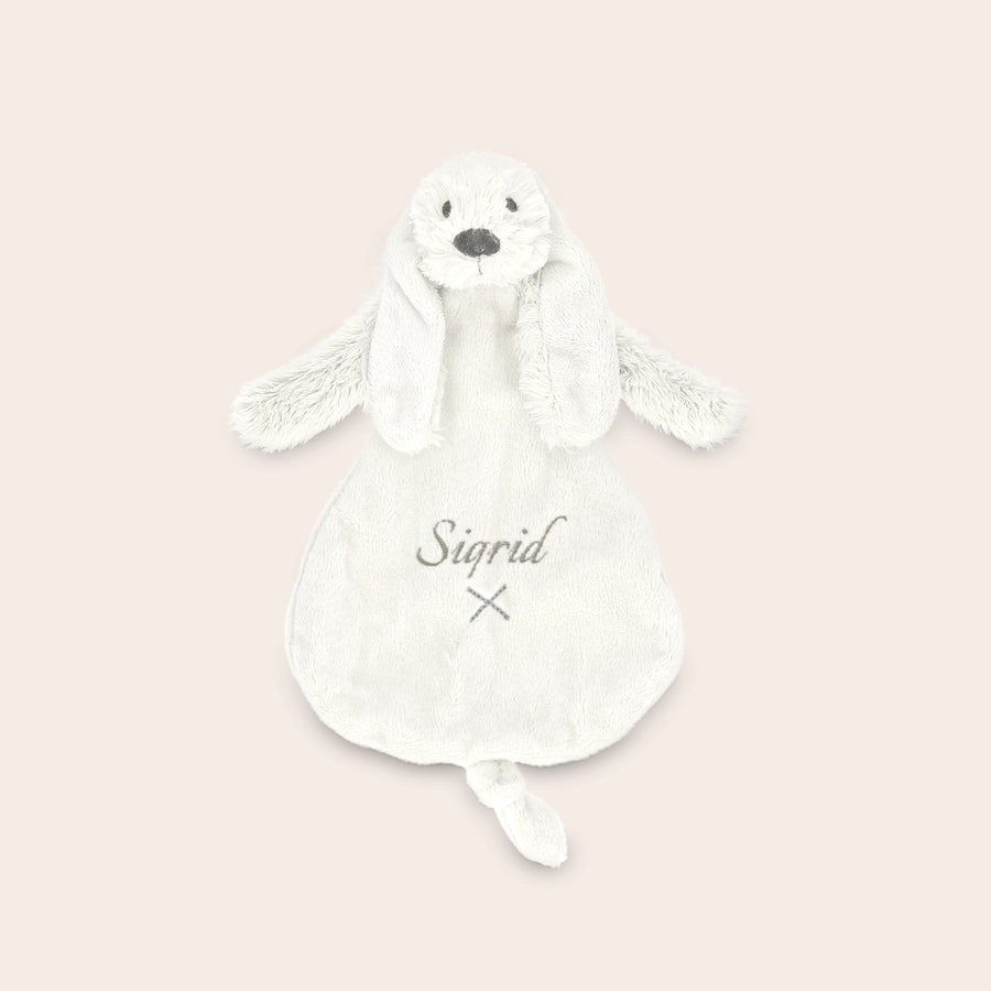 Personlig Rabbit Richie kosekanin Rabbit Richie kosekanin med brodert navn "Sigrid" i grått.