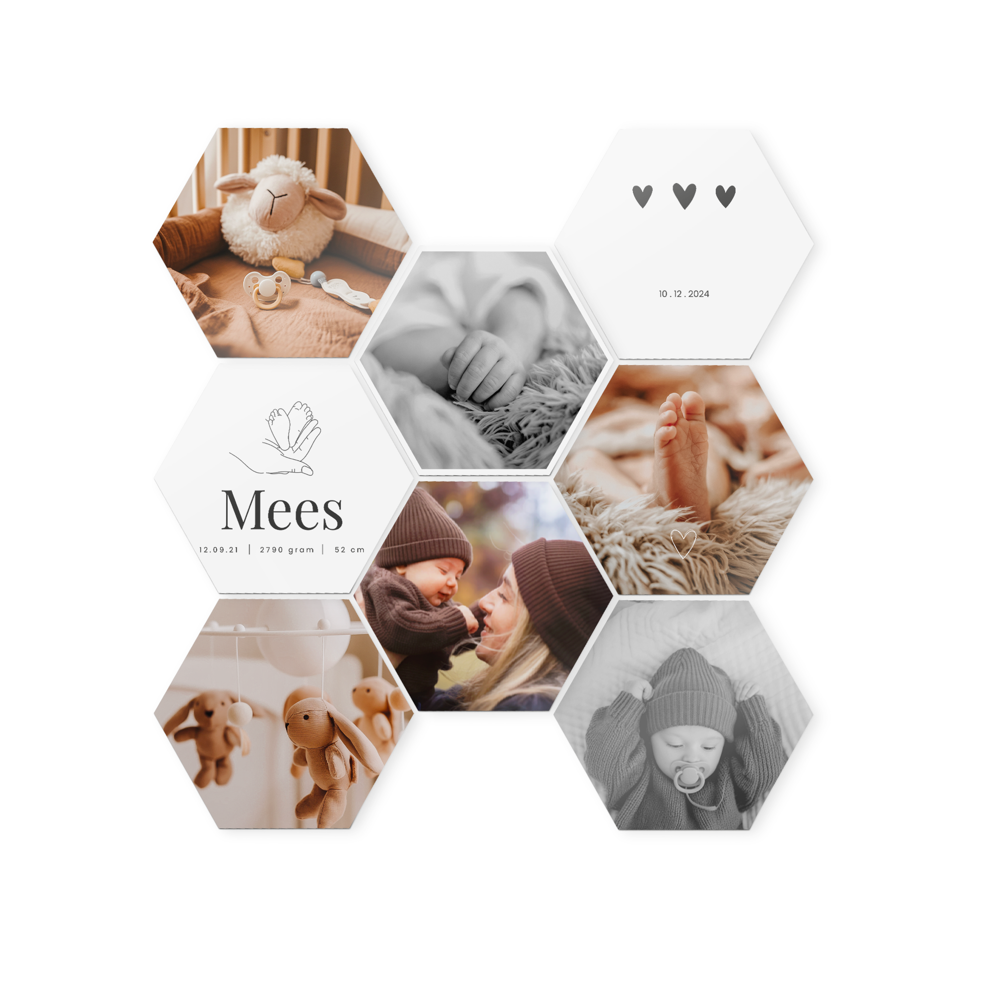 Hexagonala väggpaneler med foton på ett barn, förälder och namn samt födelsedata tryckt med din design