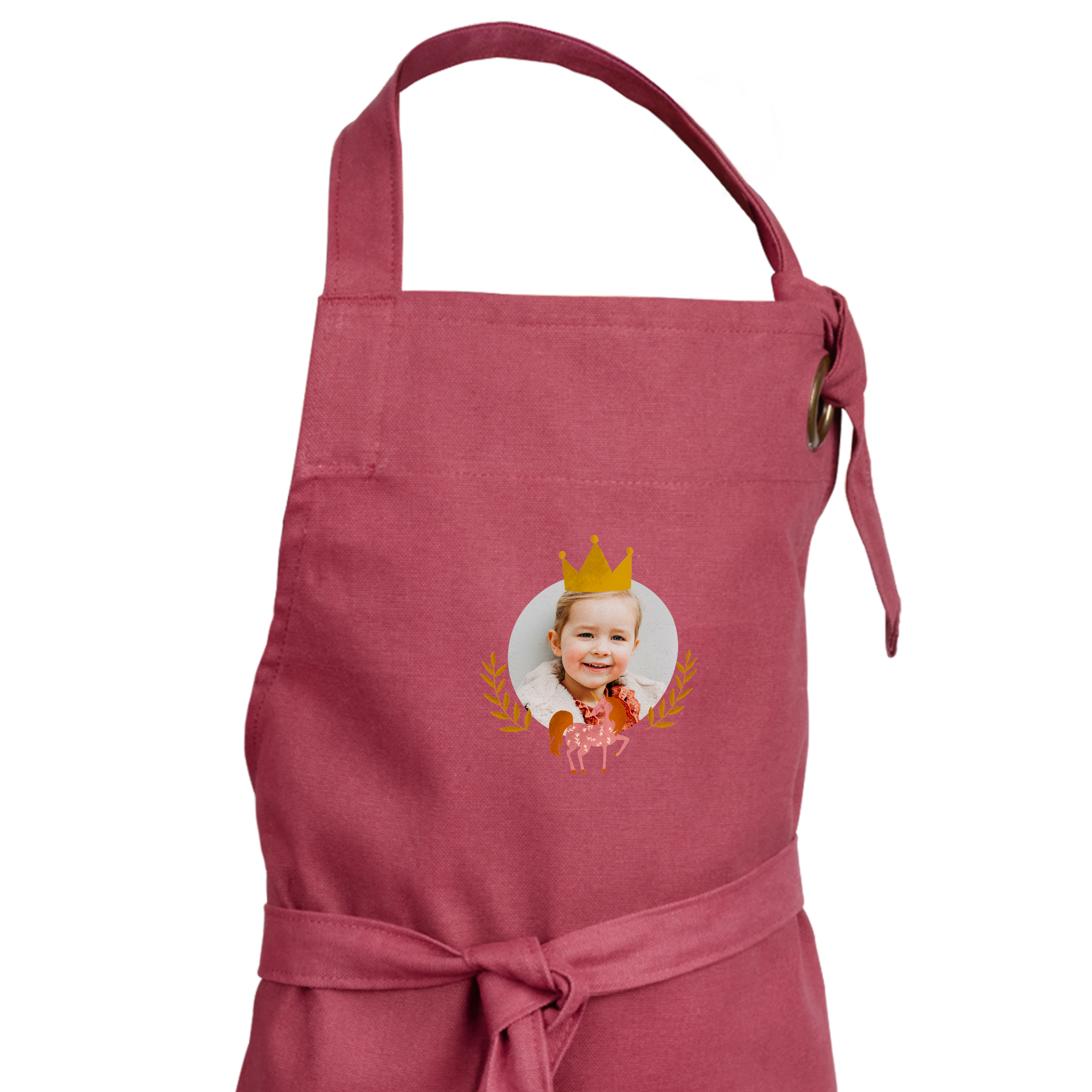 Tablier enfant rouge personnalisé avec une photo de petite fille portant une couronne dorée imprimée