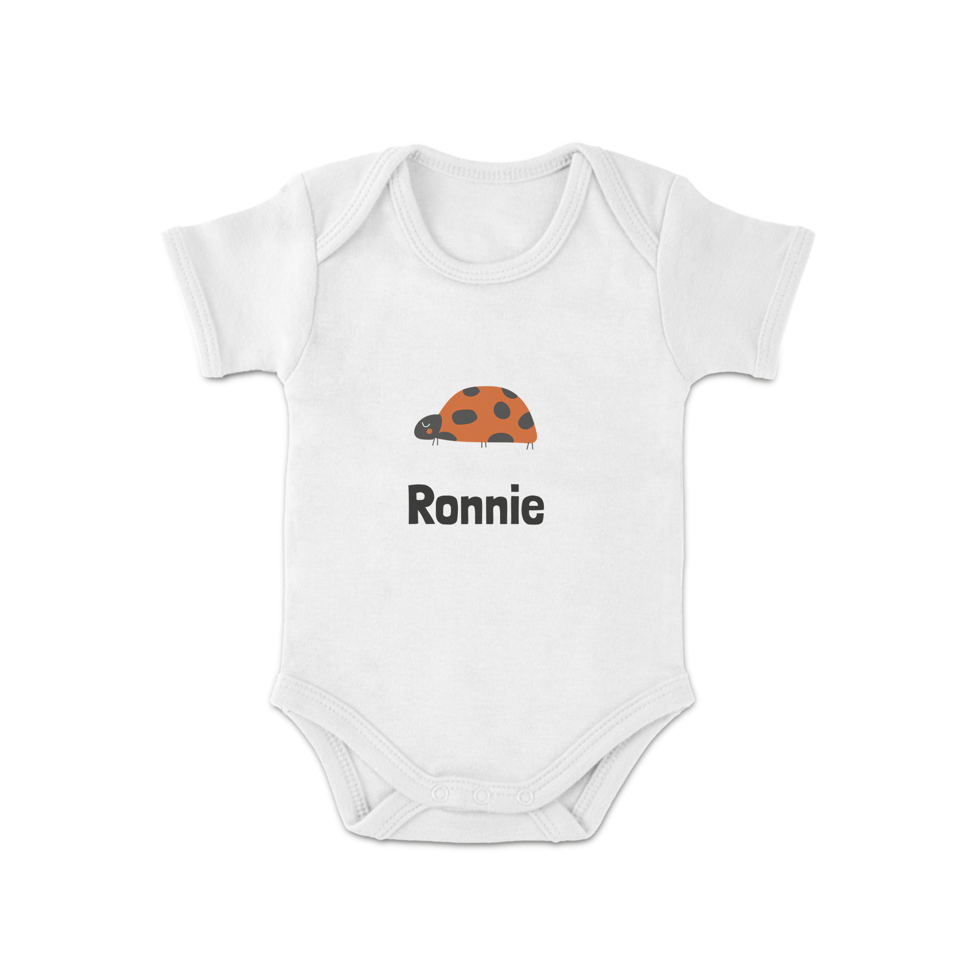 Białe dziecięce body ze spersonalizowanym nadrukiem biedronki i imienia Ronnie