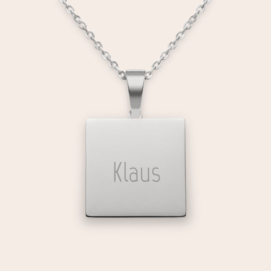 Kette mit viereckigem Anhänger Kette mit viereckigem Anhänger