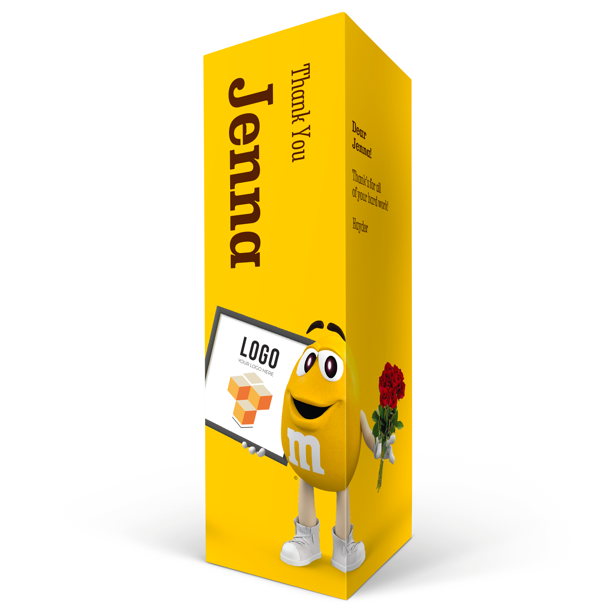 Cutie cadou M&Ms personalizată cu nume și text imprimat, în care un M&M animat ține un buchet de trandafiri.