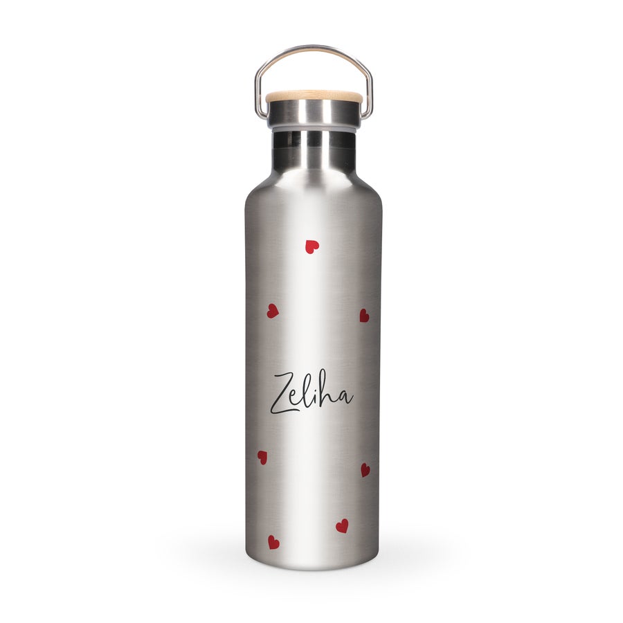 Botella de agua - Tapa de bambú Botella de agua de aluminio con tapa de bambú, personalizada con el nombre Zeliha y corazones rojos, ideal como regalo.