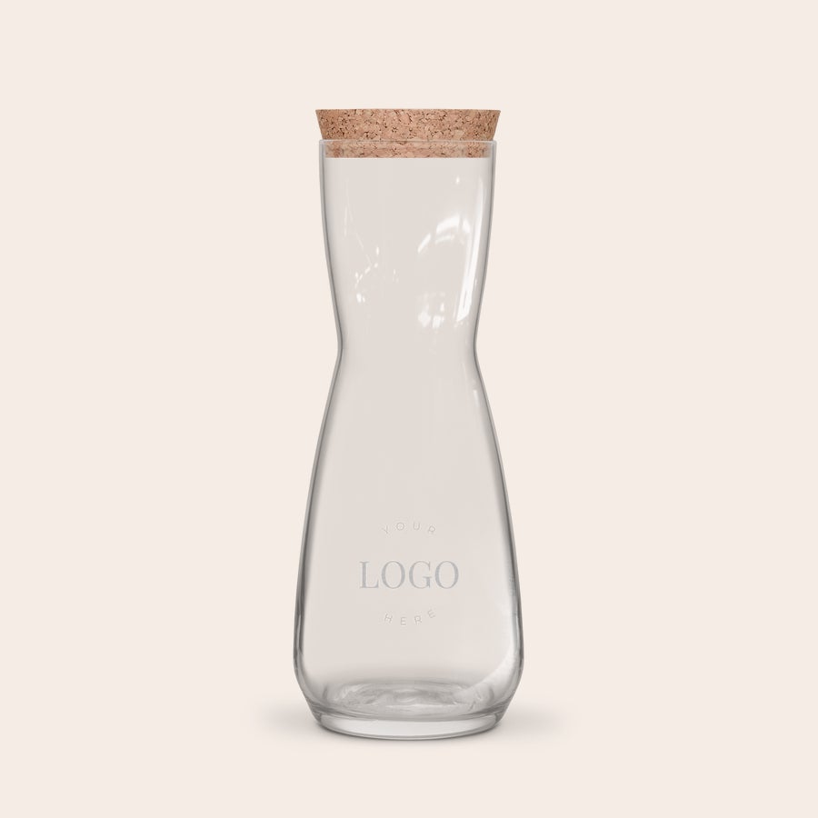 Personlig karaff Personlig graverad karaff med kork och valfri text, perfekt för att servera din favoritdrink.