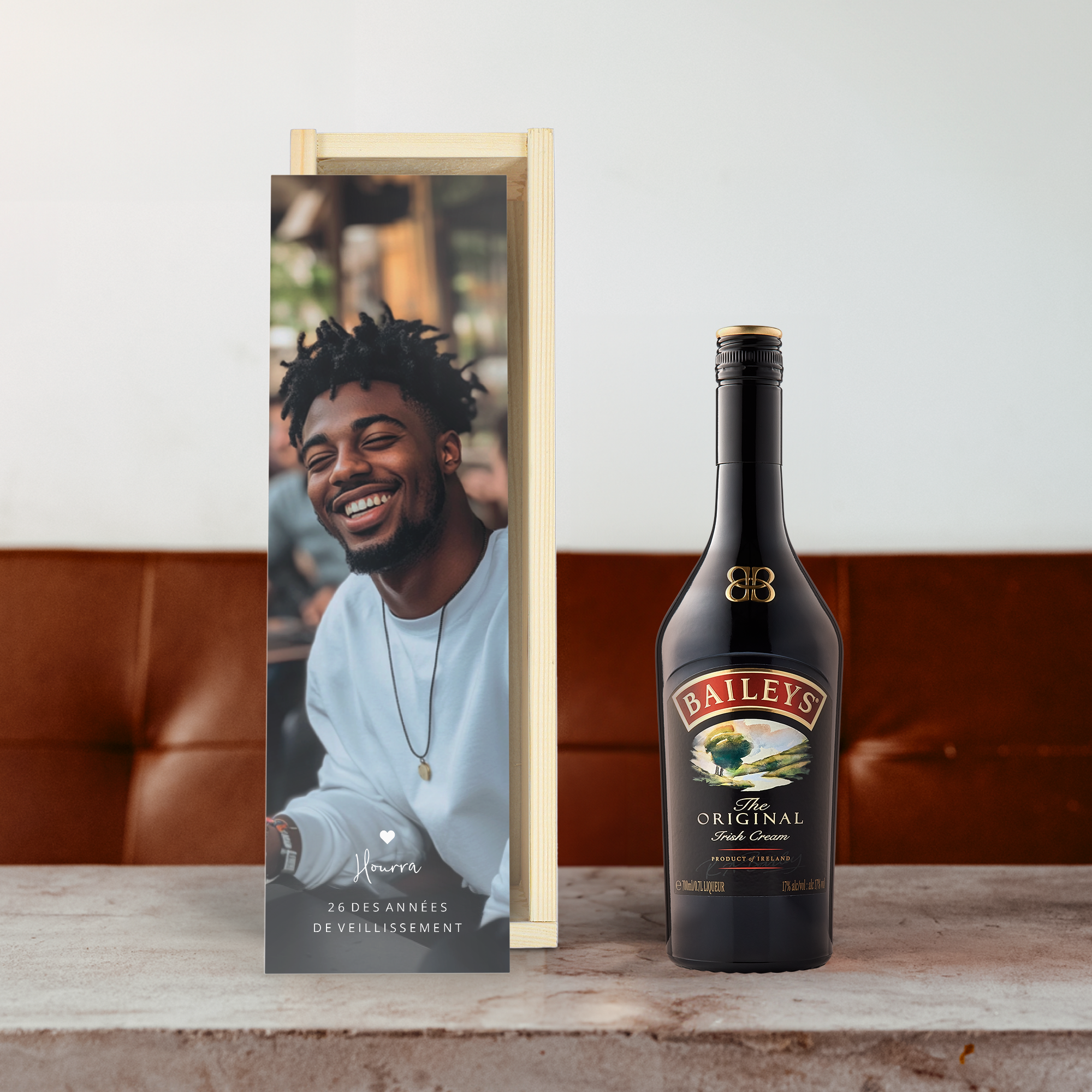 Bouteille de Baileys Irish Cream à offrir dans un coffret en bois personnalisé avec photo et texte.
