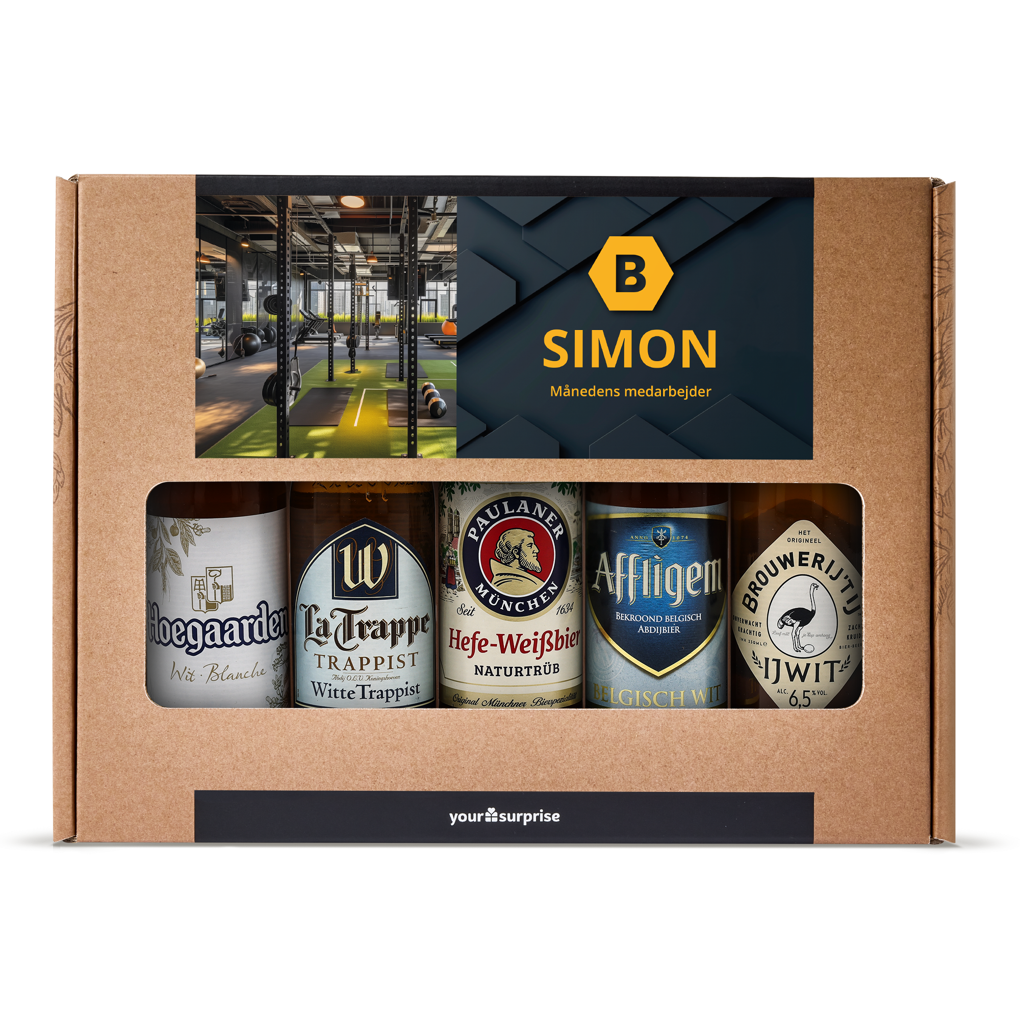 Et personligt ølgavesæt med fem Weizen-øl og et trykt logo og navnet Simon på kassen