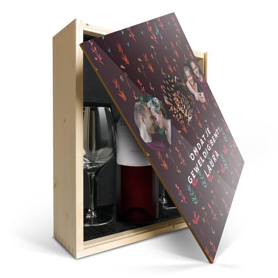 Wijnpakket met glas - Luc Pirlet Merlot (Bedrukte deksel) Wijnpakket met glas - Luc Pirlet Merlot (Bedrukte deksel)