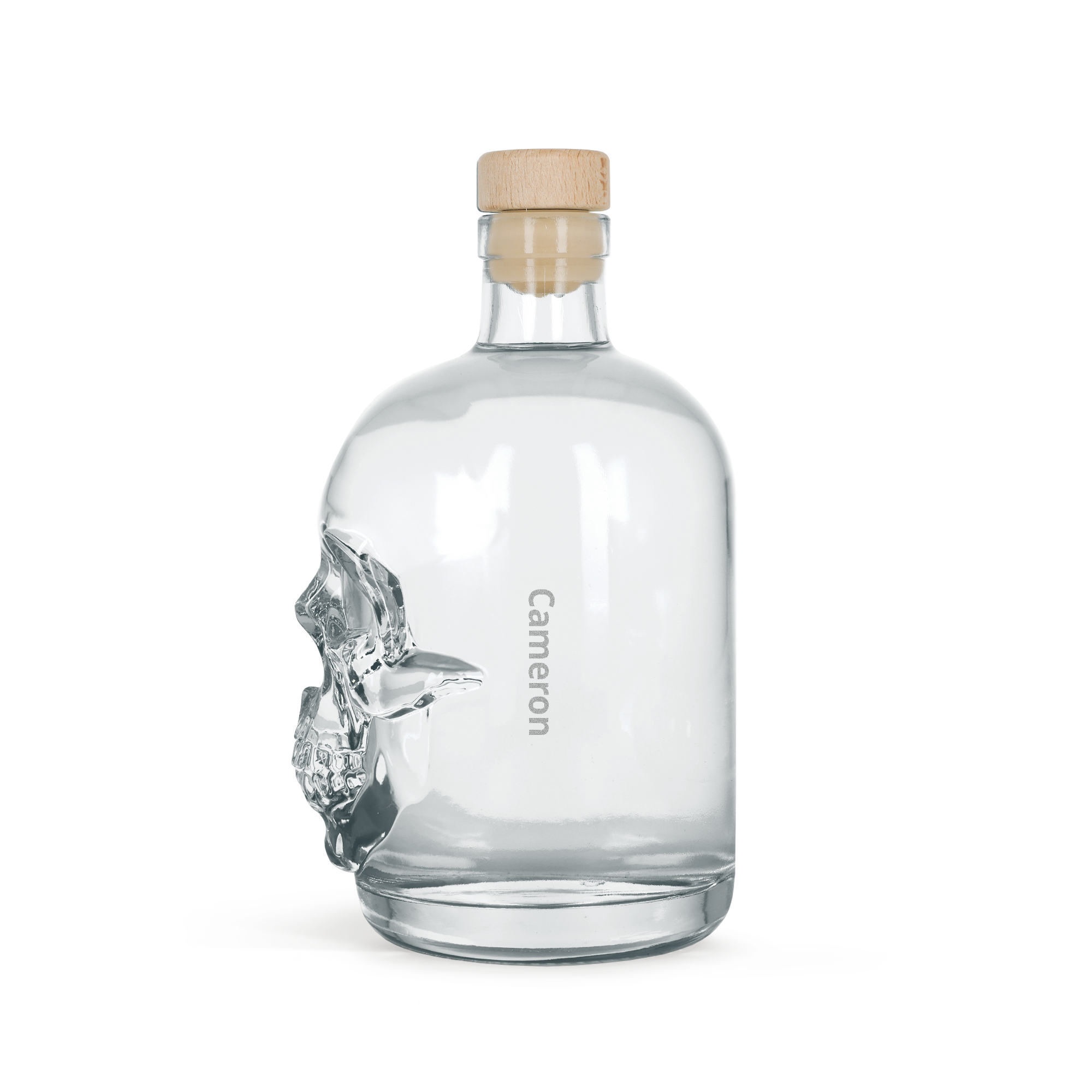 Garrafa de vodka caveira de vidro com rolha de madeira, personalizada com nome Cameron gravado a laser.