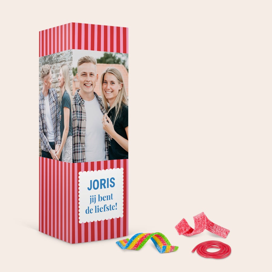 Snoeppakket met naam en foto Gepersonaliseerd snoeppakket met zure matten, bedrukt met foto en de tekst 'JORIS jij bent de liefste!'