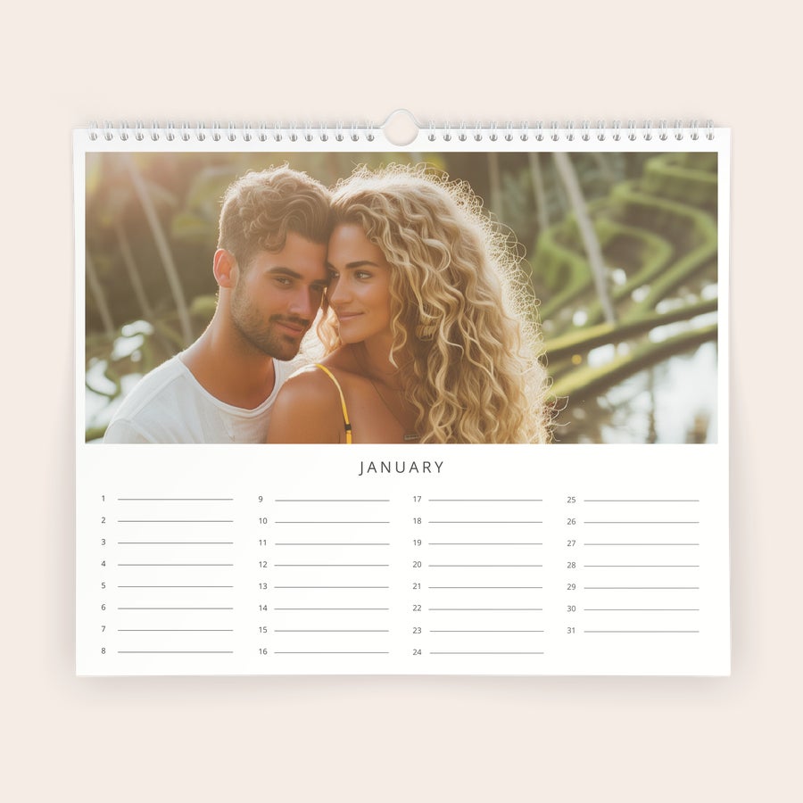 Calendario di Compleanno Personalizzato Calendario compleanno personalizzato con una foto stampata di una coppia sorridente, mese di gennaio