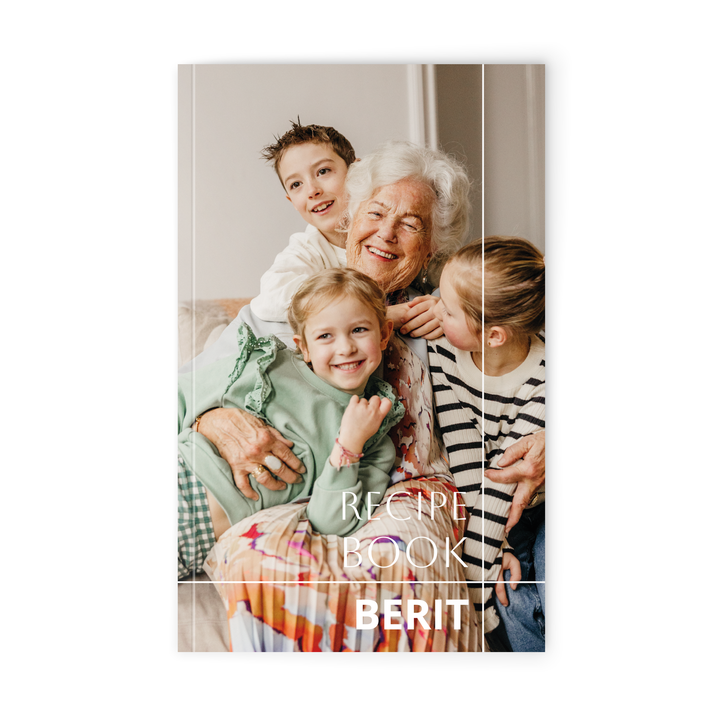 Personlig notatbok med bilde av familie, teksten REIPE BOOK og navnet BERIT, trykt i en kul design