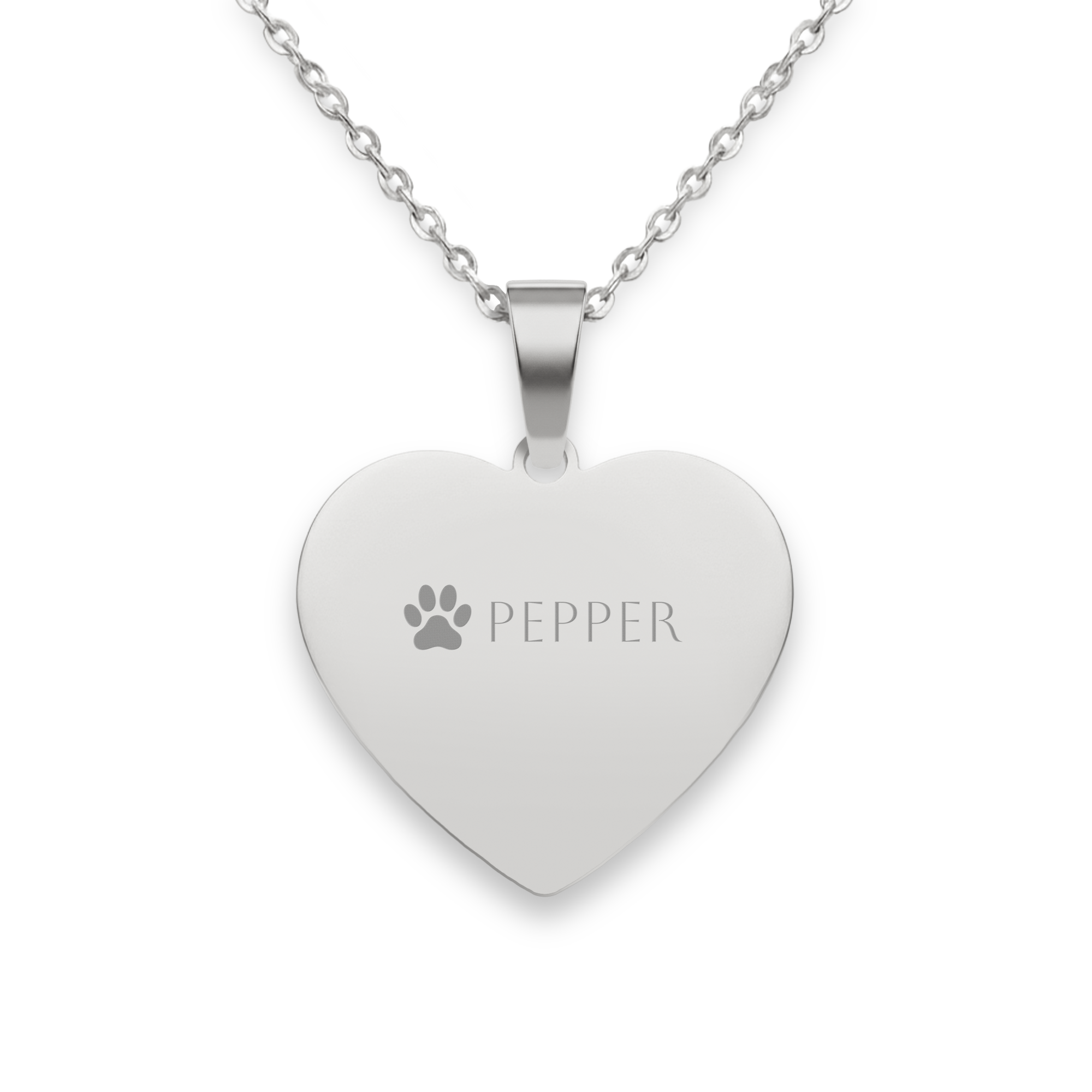 Halsband hjärthänge med text - Silver, graverat med ett tassavtryck och namnet "PEPPER". Personifiera med egen text.