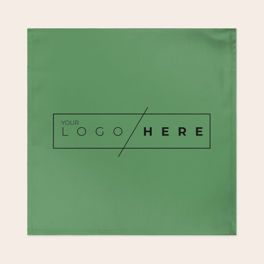 Personalizované obrúsky Nastavenie stola sa stáva hodinkou s unikátnymi potlačenými obrúskami
Zelený personalizovateľný obrúsok s priestorom na potlač loga pre jedinečné nastavenie stola.