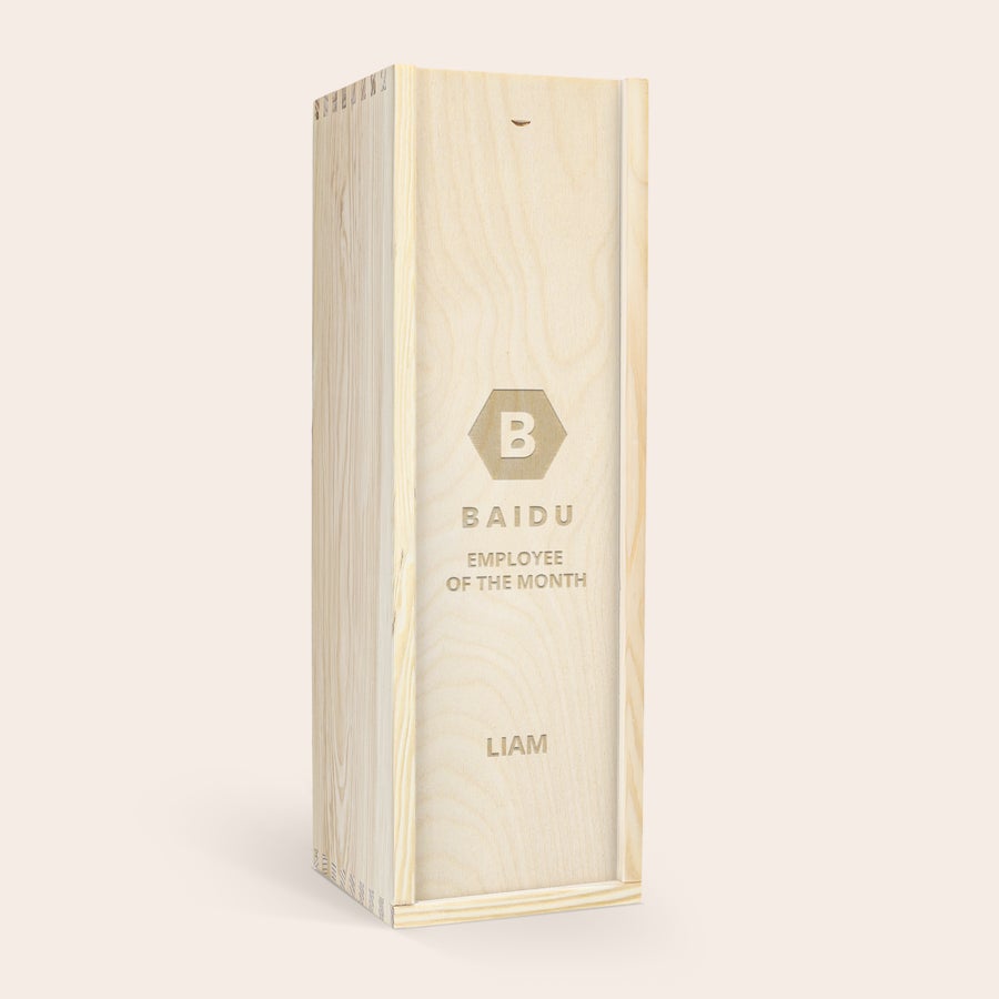 YourSurprise personalizovaný gin Fľaška ginu v drevenej krabici gravírovanej s textom Baidu Employee of the Month a menom Liam, pre milovníka ginu.