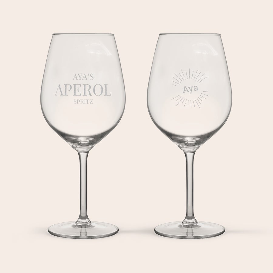 Aperol Spritz glas med gravering To indgraverede Aperol Spritz glas med teksten Ayas Aperol Spritz og navnet Aya