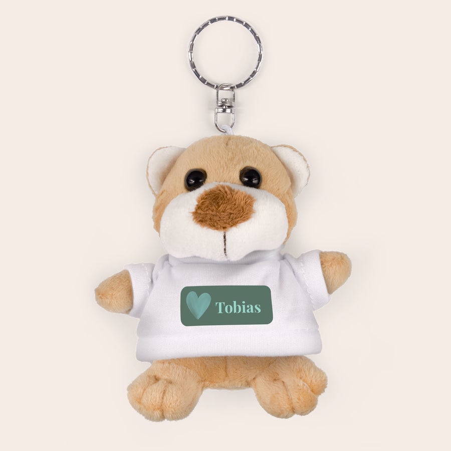 Bamse nøkkelring Teddybjørn nøkkelring med hvit t-skjorte, trykt med navnet Tobias og et blått hjerte.