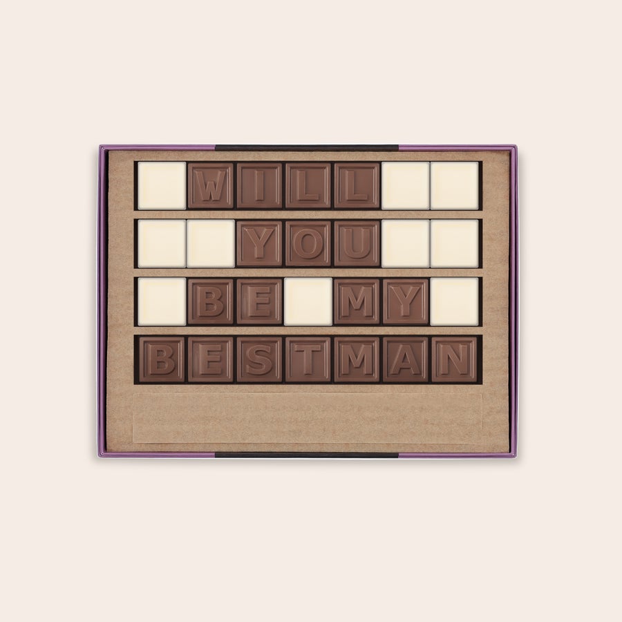 Chocotelegram® Pudełko z personalizowaną czekoladą mleczną i białą, tworzącą wiadomość "WILL YOU BE MY BESTMAN"