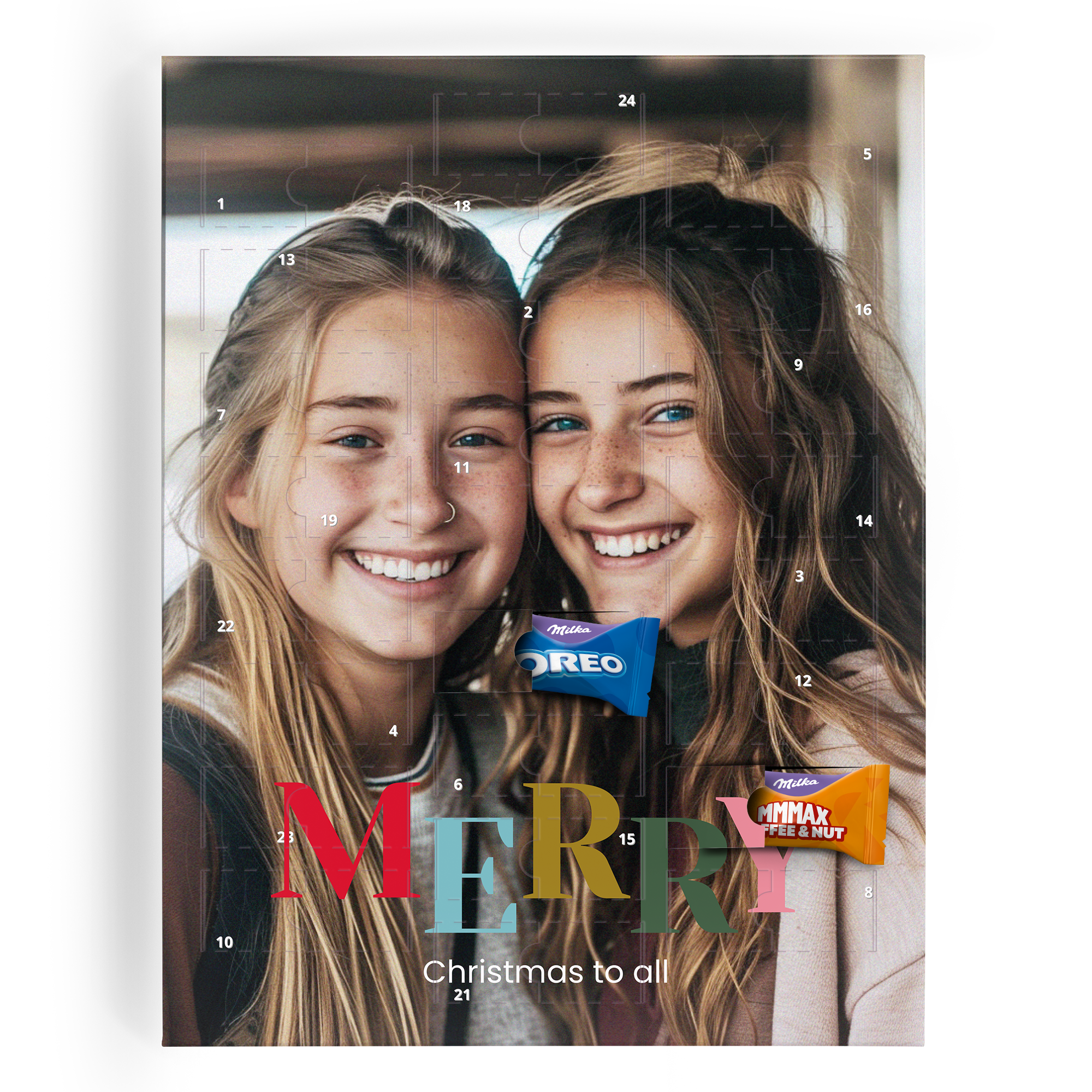 Calendario de adviento personalizado con foto de dos chicas sonrientes, con las palabras "MERRY Christmas to all" impresas en la parte inferior, ideal para la cuenta atrás hasta Navidad.