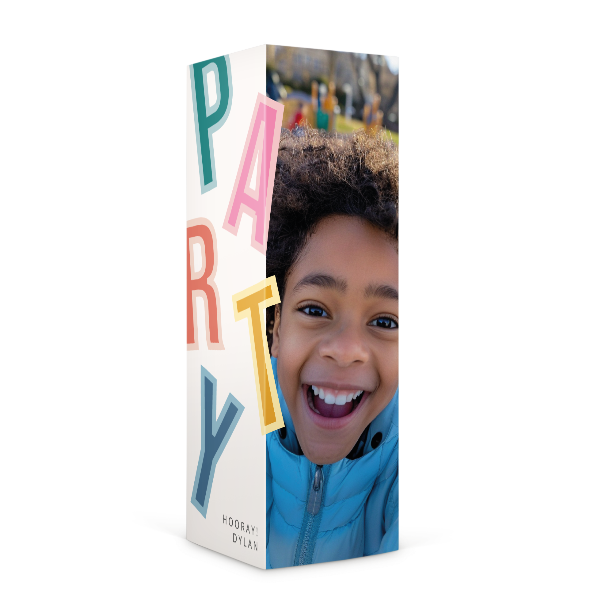 Paquete de gominolas a tu medida con foto personalizada de un niño sonriendo y la palabra PARTY, ideal para sorprender a un goloso.