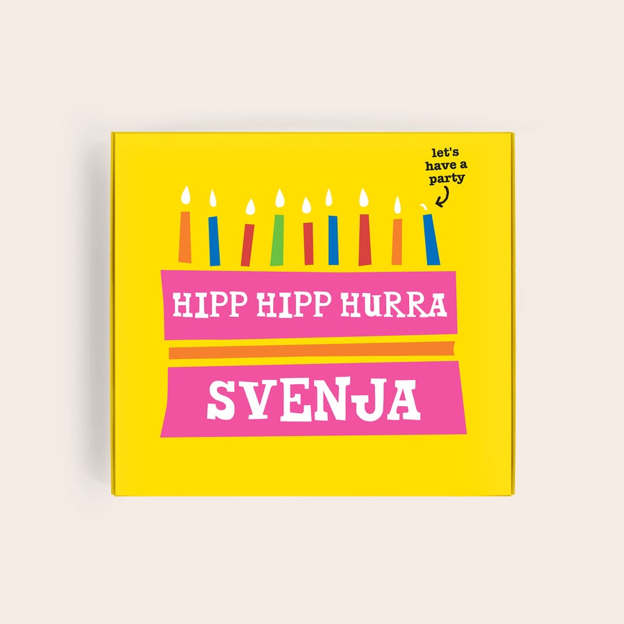 Tony's Chocolonely personalisieren - Personalisierte Tony's Chocolonely Geburtstagsschokolade mit gedrucktem Namen Svenja und der Aufschrift "HIPP HIPP HURRA"