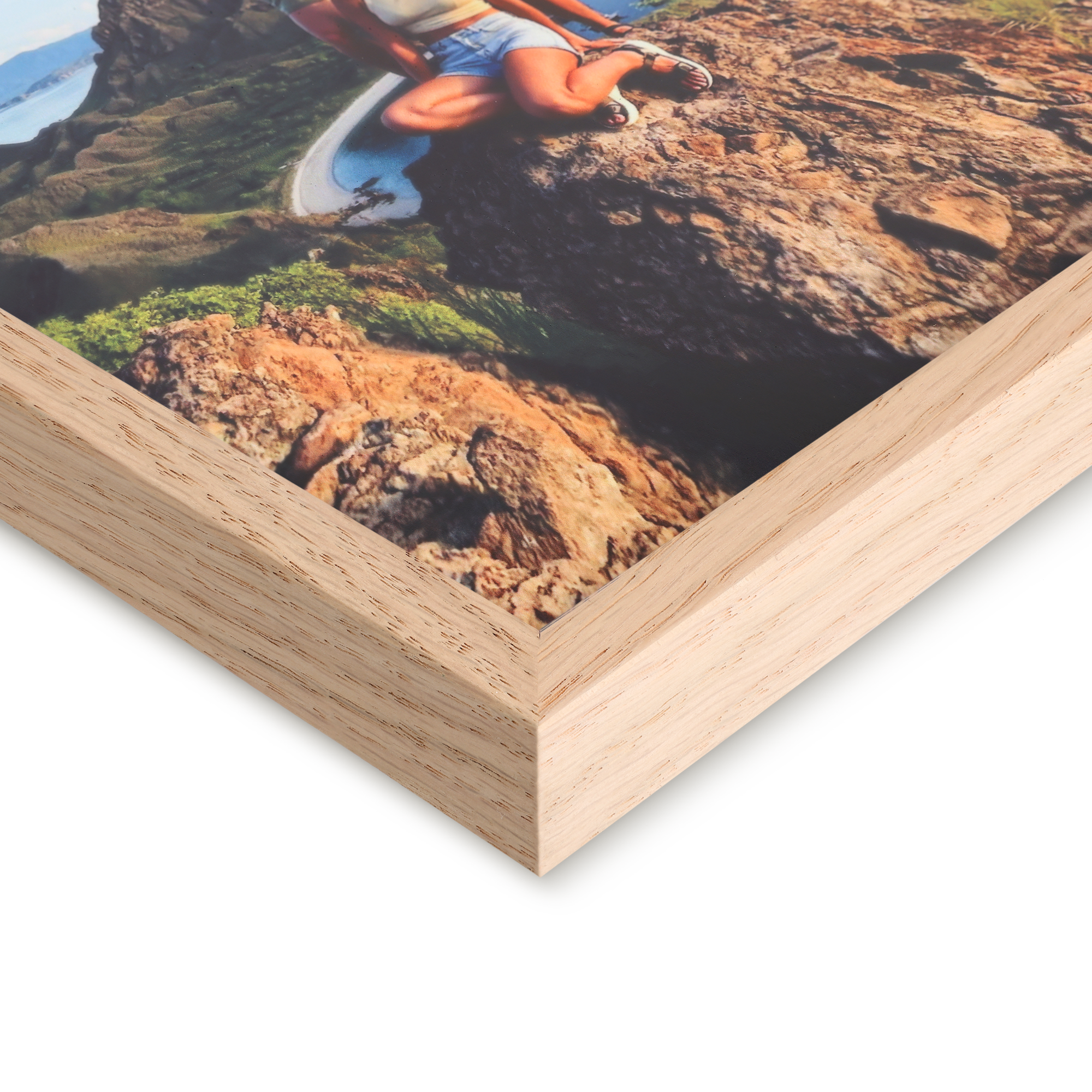 Poster con cornice in legno con foto personalizzata di un paesaggio roccioso stampato su carta satinata