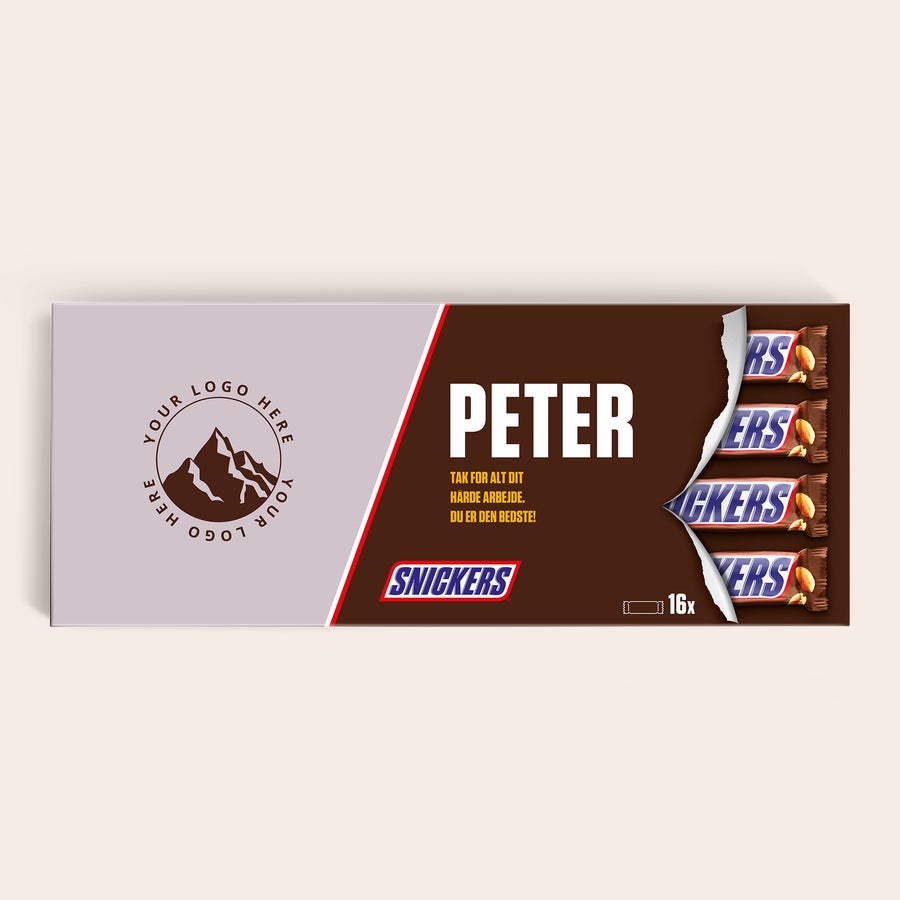 Mega Snickers Chokolade med navn og billede Personlig Mega Snickers chokolade med navnet Peter og teksten "Tak for alt dit hårde arbejde. Du er den bedste!" trykt på æsken med 16 Snickers.