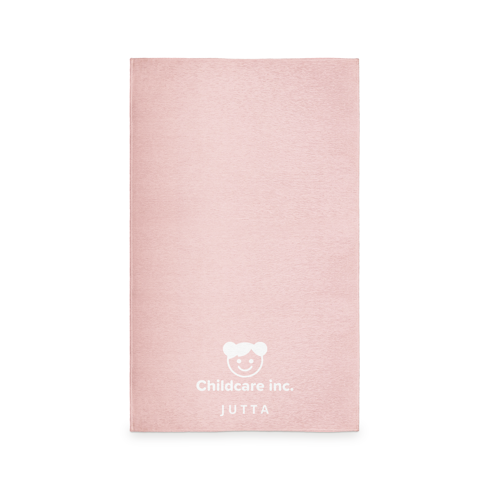 Personalisierter Spielmatte – 75 x 122 cm in Rosa mit weissem Aufdruck eines Lächel-Gesichts, "Childcare inc." und dem Namen "JUTTA".