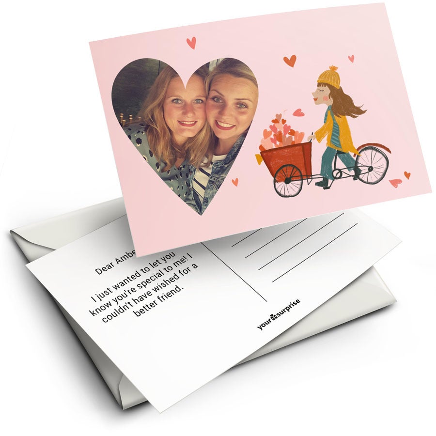 Romantická personalizovaná pohlednice s vaší fotografií ve tvaru srdce a textem Miluji tě!