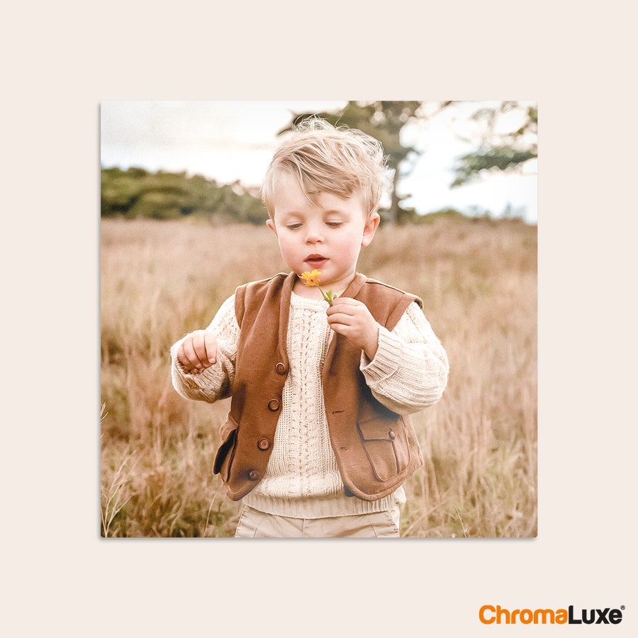 Instagram Collage auf Aluminium Personalisierte Instagram Collage auf Aluminium mit Foto eines kleinen Jungen mit Blume, ideal als Wanddeko