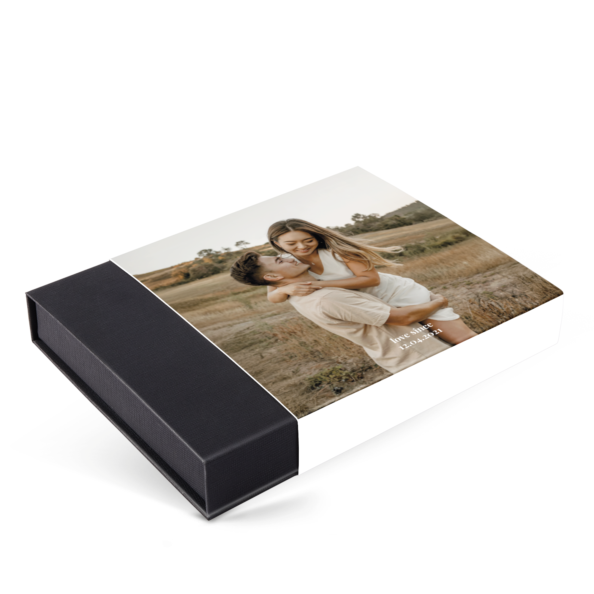 Scatola di cioccolatini deluxe personalizzata con foto di una coppia abbracciata e la stampa Crea dolci ricordi con cioccolatini deluxe personalizzati