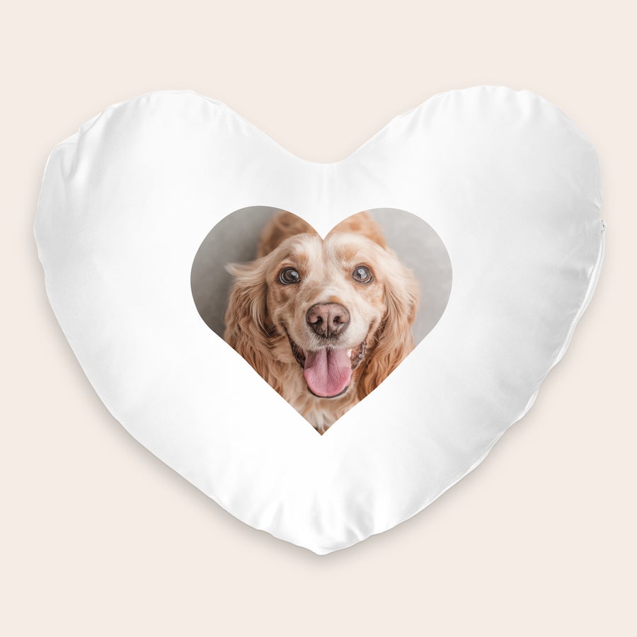 Hjertepude med billede En fin hjertepude med eget design printet med et billede af en hund, der smiler