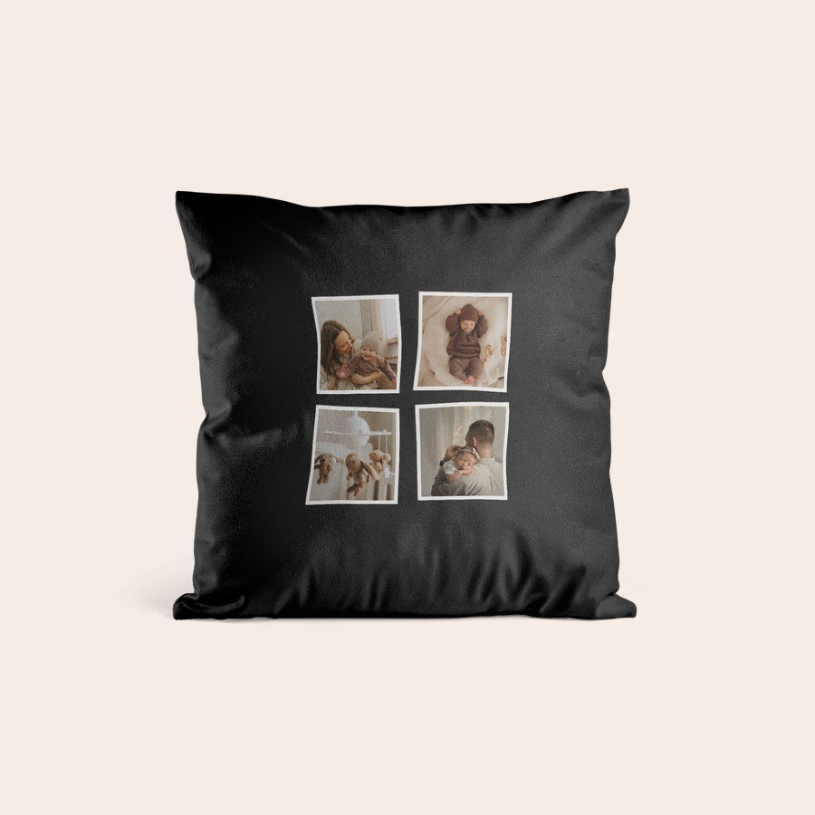 Cojin personalizado con foto Almohada negra con cuatro fotos impresas que muestran a una madre y padre con sus bebés, un regalo original.