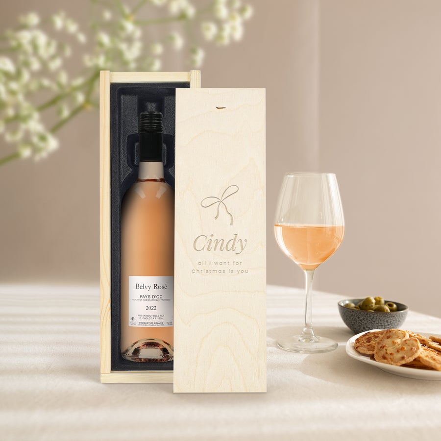 Vin Belvy Rosé personnalisé Bouteille de vin rosé Belvy Pays d'Oc dans un coffret en bois personnalisé gravé Cindy