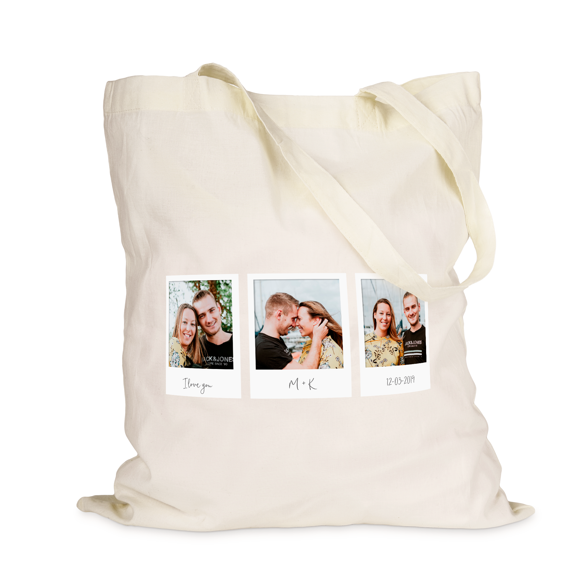 Bedruckter Jutebeutel mit drei Fotos eines Paares und Text "I love you", "M+K", "12-03-2019"