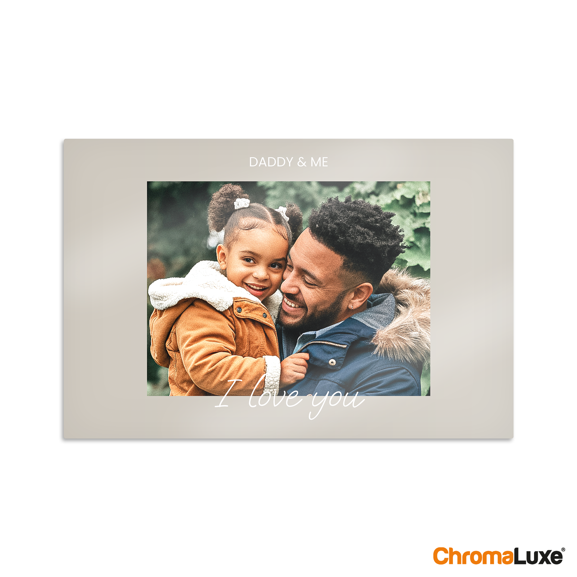 Instagram fotokollasje i aluminium, trykt med et bilde av en far og datter, teksten DADDY & ME og I love you.