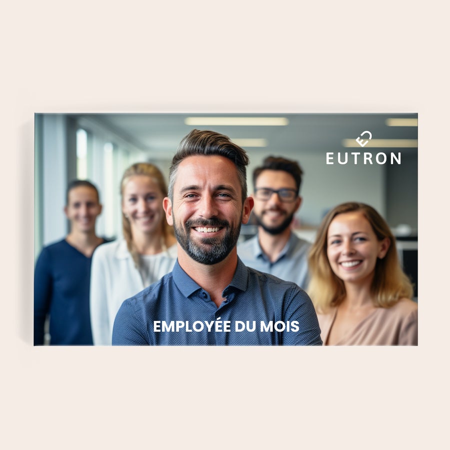 Confezione regalo Snickers personalizzata Confezione regalo Snickers personalizzata con foto di gruppo aziendale e scritta "Employée du Mois"