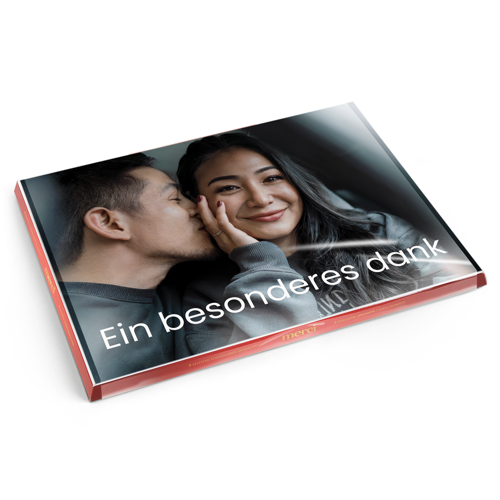 Personalisierte Merci Schokolade mit Foto von einem küssenden Paar und dem Text Ein besonderer Dank auf der bedruckten Karte.