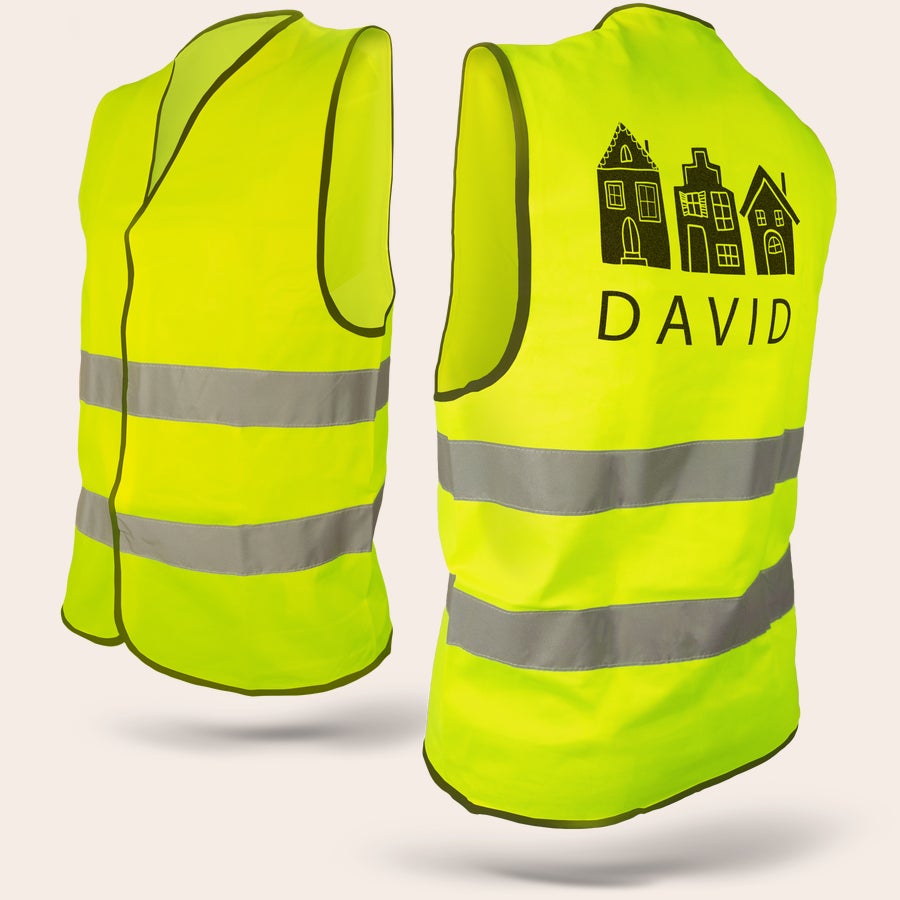 Fluojasje geel Twee felgele bedrukte veiligheidshesjes met reflecterende strepen. Eén hesje is bedrukt met een grachtenpandjes-design en de naam DAVID.