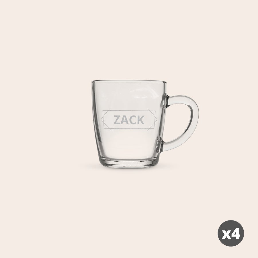 Poháre na čaj Číry pohár na čaj s vlastným textom "ZACK" gravírovaným do geometrického tvaru.