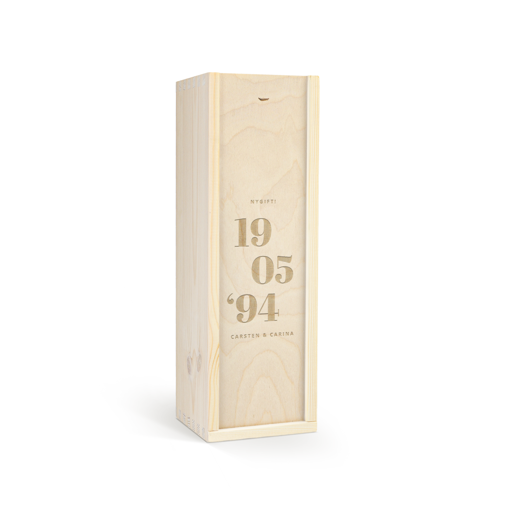Jack Daniels whisky i en indgraveret trææske med teksten "Nygift! 19 05 '94 Carsten & Carina"