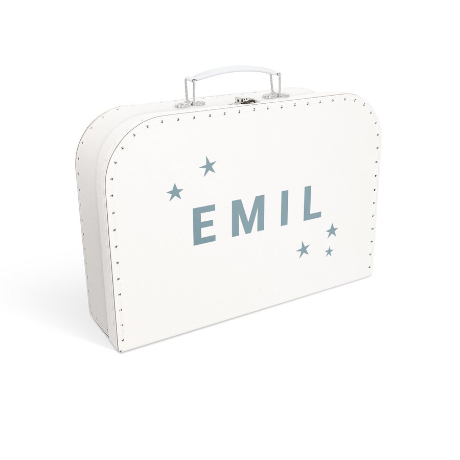 Kinderkoffer Personalisiert Weißer Kinderkoffer mit dem Namen EMIL und blauen Sternen bedruckt, ideal für Reisen.