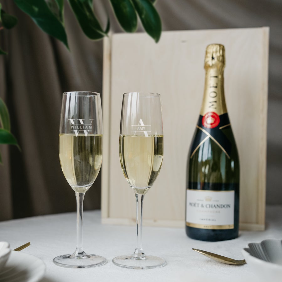 Coffret cadeau champagne personnalisé. Flûtes gravées et Champagne